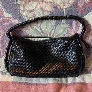 🐜 Elegant Black Braided Women's Bag